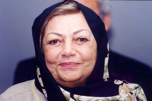 حدس بزنید این زن زیبا کدام بازیگر است؟ / لقبش مادر همه بازیگران ایران است