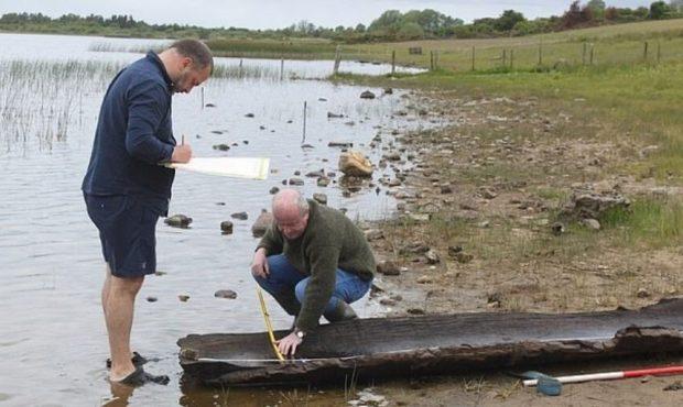 عکس/ پسربچه ایرلندی بازیگوش، یک قایق ۴۰۰۰ ساله را کشف کرد!