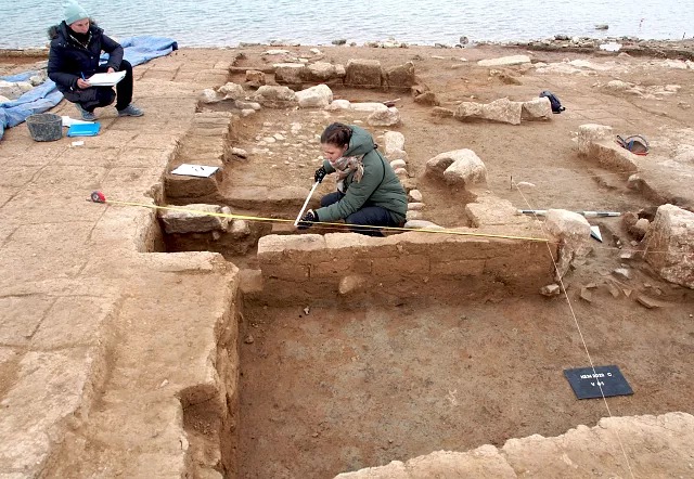 پدیدار شدن یک شهر باستانی ۳۴۰۰ ساله پس از کاهش سطح آب پشت سد موصل