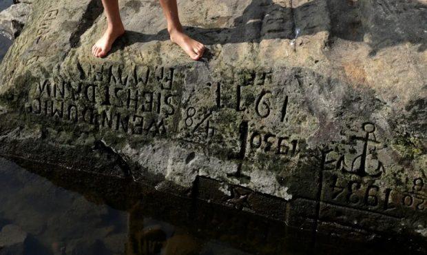 تصاویر/ کشف سنگ نوشته ۴۰۰ ساله مرموز با یک هشدار تکان دهنده به آیندگان