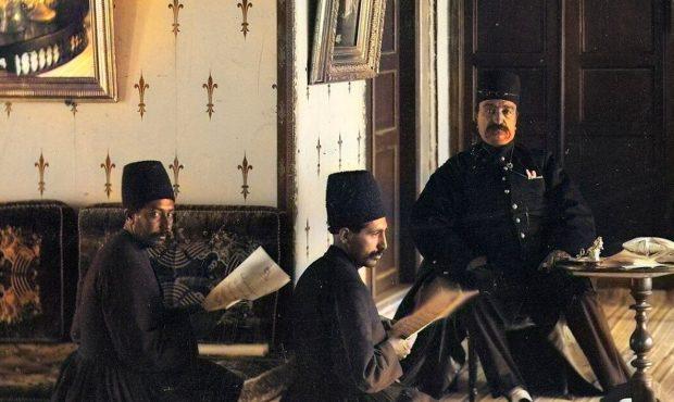 عکسی نادر از جوانی ناصرالدین شاه در اندرونی و به همراه همسران