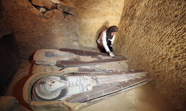 تصاویر/ کشف مقبره ۴۵۰۰ ساله کاهن معبد آمون و همسرش در مصر