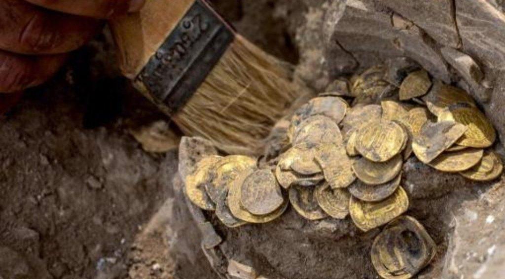 کشف سکه‌های طلا متعلق به دوران خلفای عباسی