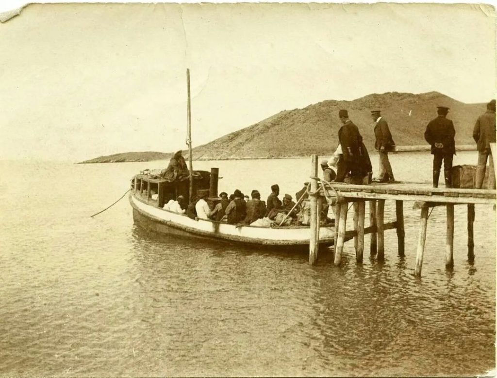 عکسی دیده نشده از قایق سواری روی دریاچه ارومیه؛ 112 سال قبل